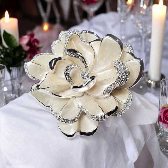 JOAN RIVERS Limited Edition Gardenia Rhodium Pave Crystal Flower Brooch - Picture 5 of 5